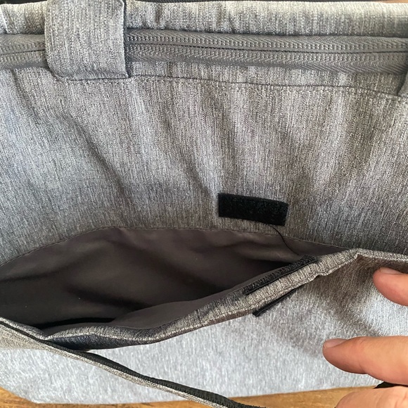 Targus Citylite Professional Laptop Bag - Picture 3 of 5